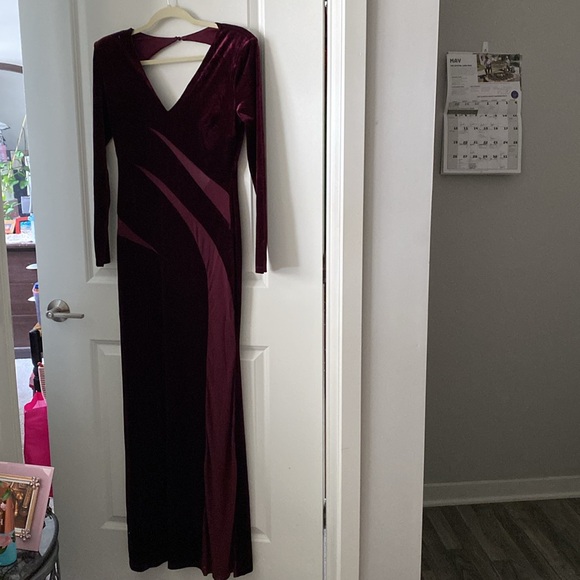 Fashion Nova beautiful plum gown SIZE MEDIUM, NWT - Picture 5 of 10